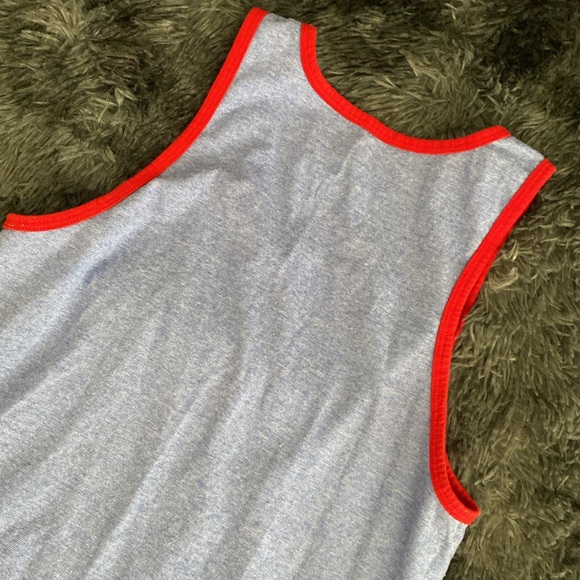 Red border and blue tank top - Picture 10 of 17